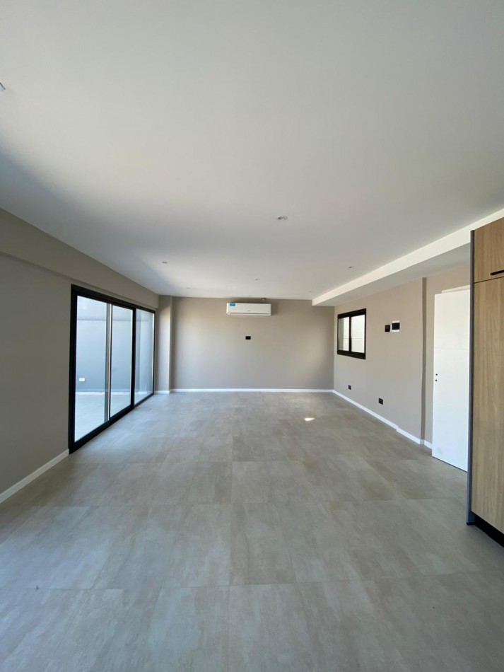 Departamento dos ambientes con cochera fija. GUEMES. Mar del Plata.