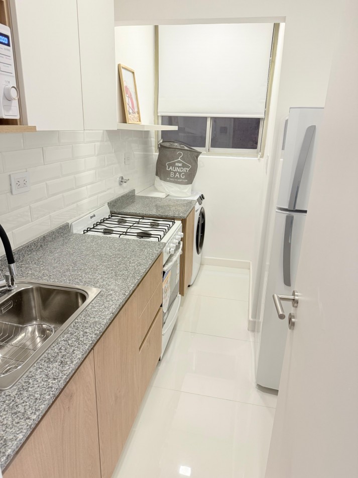 Dos ambientes con balcon saliente, centro. Mar del Plata.