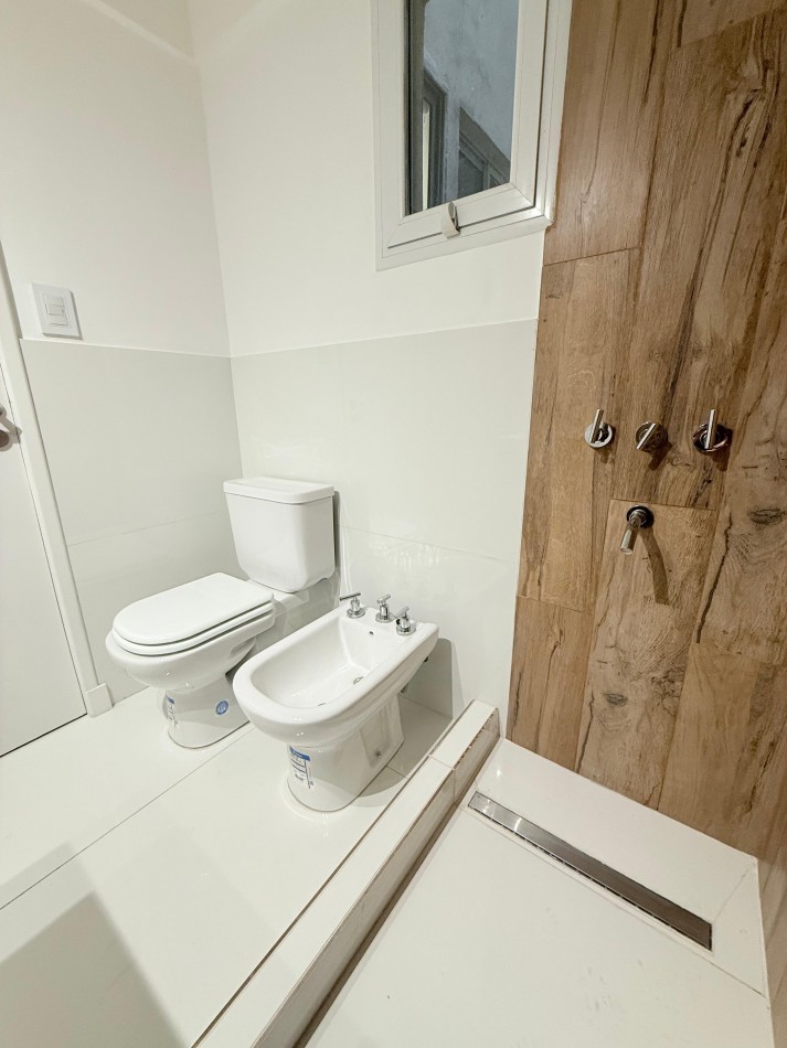 Dos ambientes con balcon saliente, centro. Mar del Plata.