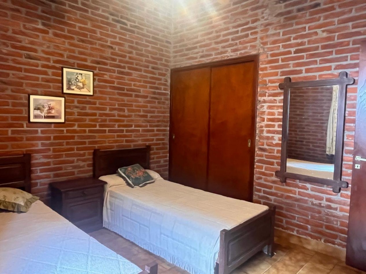 Casa en venta cinco ambientes. Pinamar. Costa Atlantica.