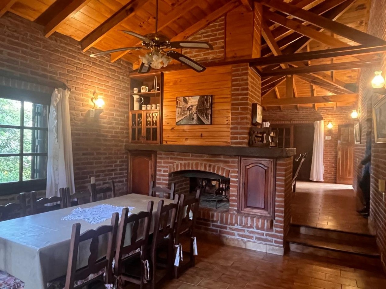 Casa en venta cinco ambientes. Pinamar. Costa Atlantica.