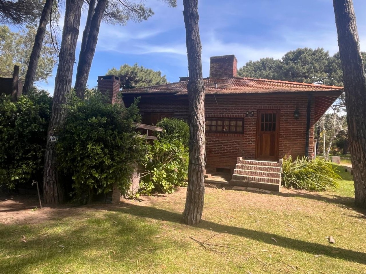Casa en venta cinco ambientes. Pinamar. Costa Atlantica.