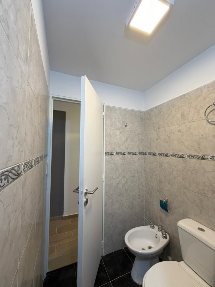 Dos ambientes a la calle, balcon saliente. Costa Atlantica, Mar del Plata