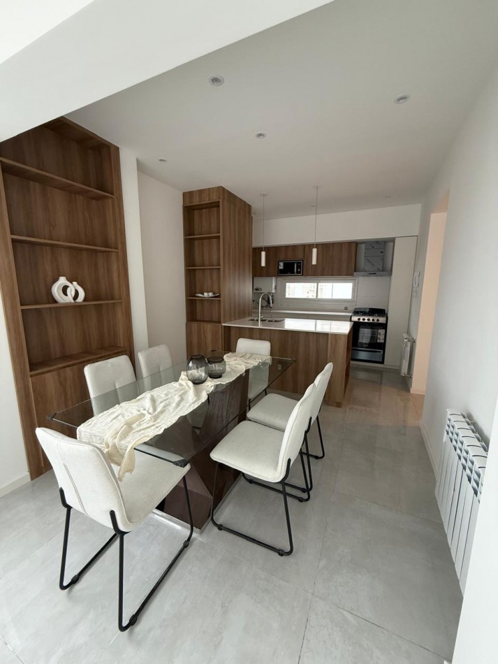 Tres ambientes a la calle. Mar del plata.