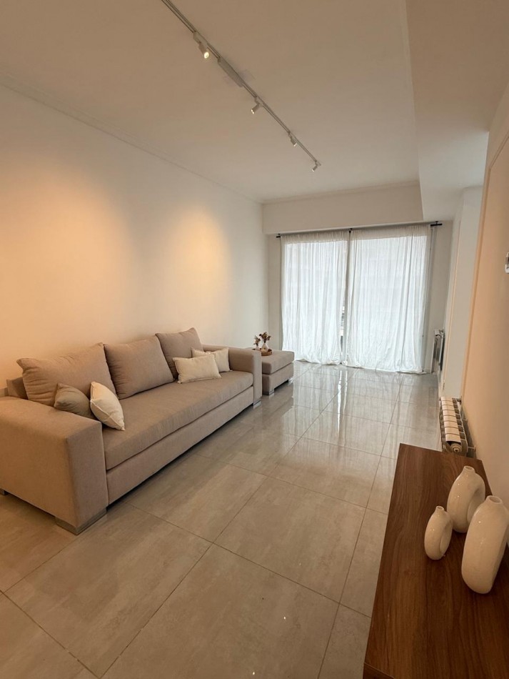 Tres ambientes a la calle. Mar del plata.