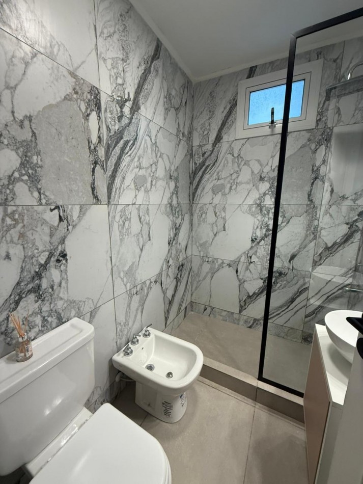 Tres ambientes con cochera, vista al mar. Mar del Plata