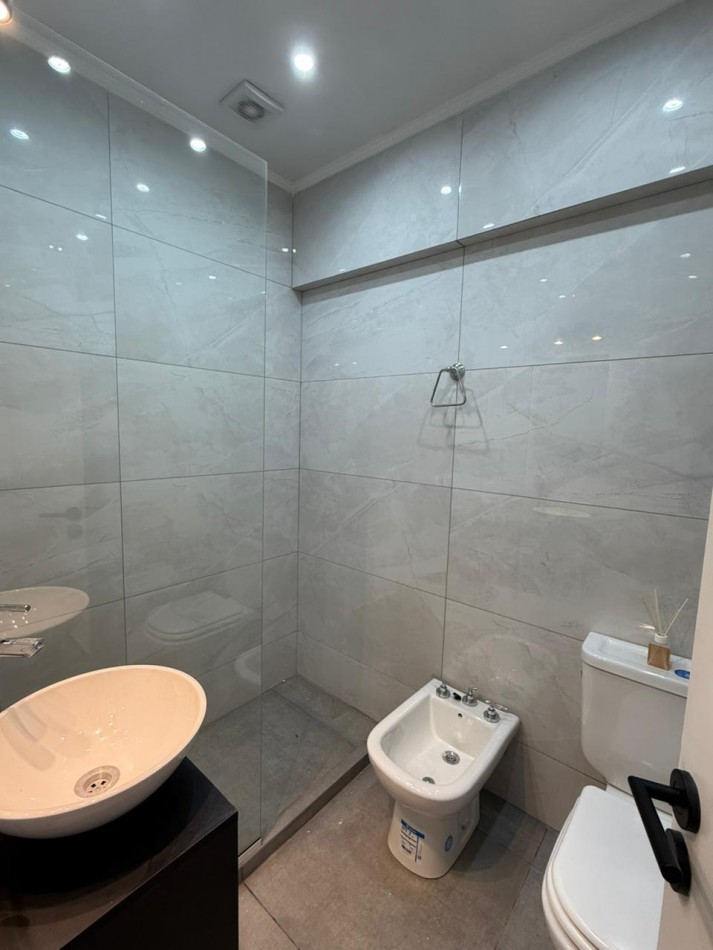 Un ambiente a la calle, centro, Mar del plata.