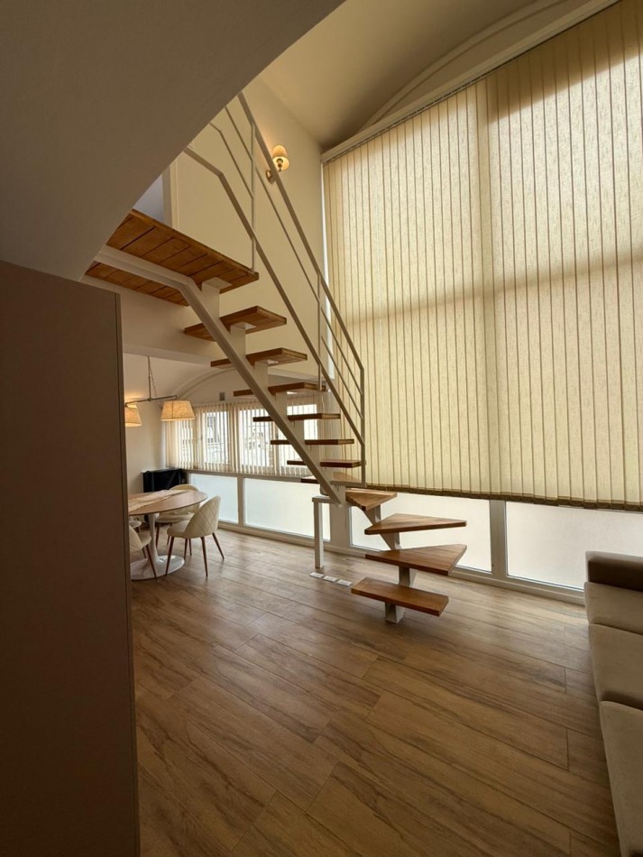 Departamento tipo duplex de 3 ambientes. Centro. Mar del Plata.