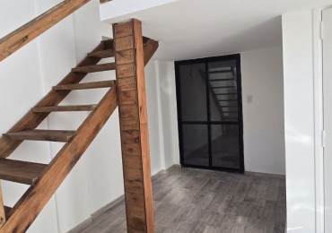 Duplex de 2 ambientes  A la calle en vereda de sol 